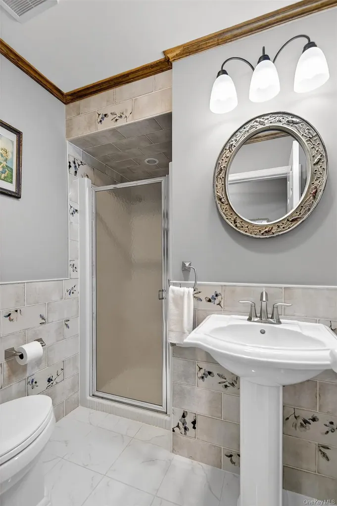 353 Split Rock Road Syosset NY 11791