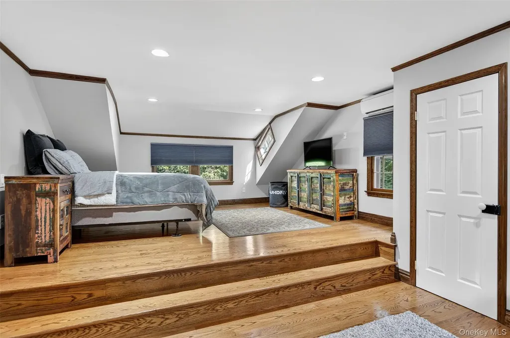 353 Split Rock Road Syosset NY 11791