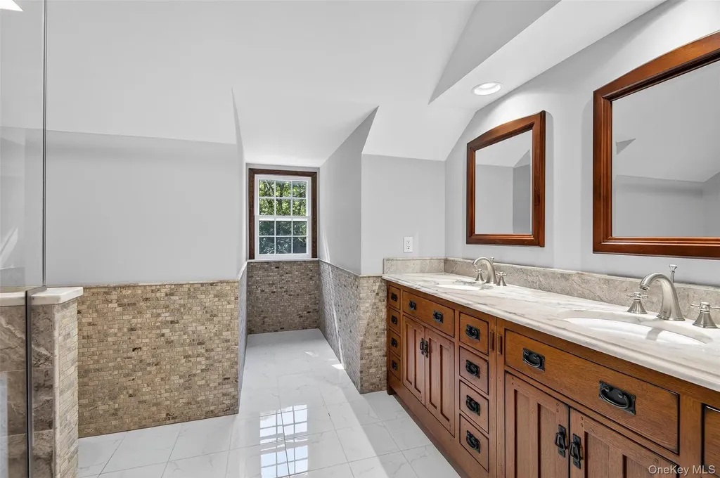 353 Split Rock Road Syosset NY 11791