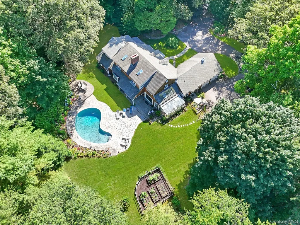 353 Split Rock Road Syosset NY 11791