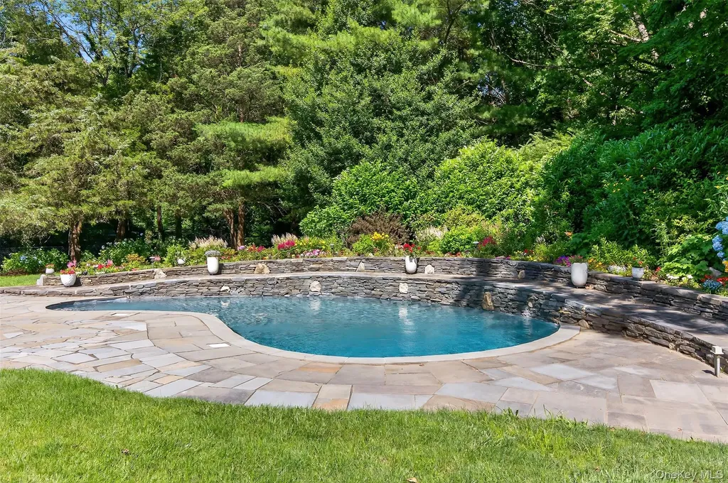 353 Split Rock Road Syosset NY 11791