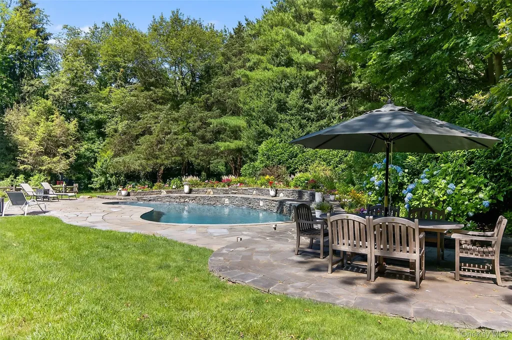 353 Split Rock Road Syosset NY 11791