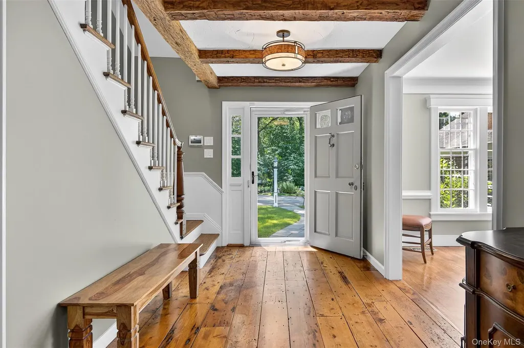 353 Split Rock Road Syosset NY 11791