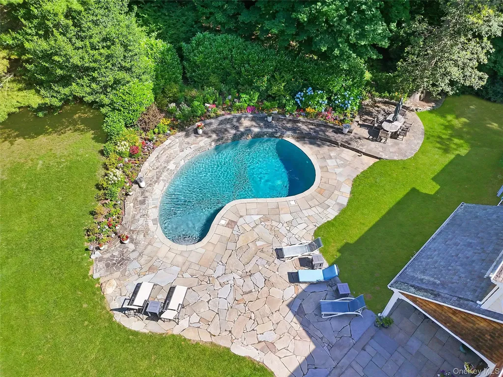353 Split Rock Road Syosset NY 11791