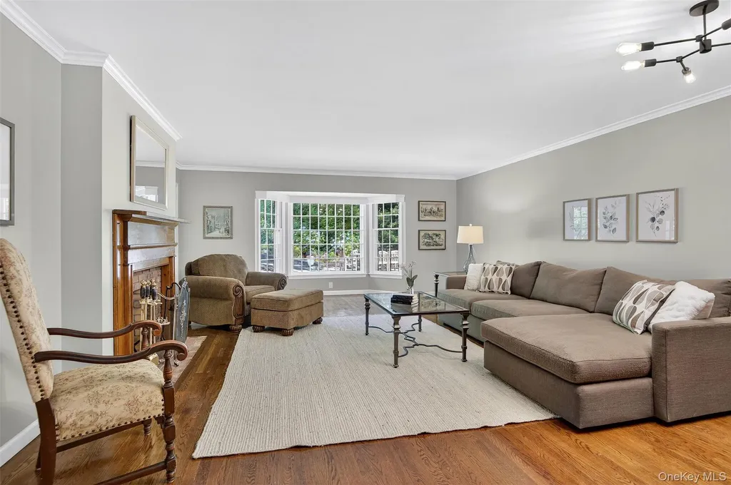 353 Split Rock Road Syosset NY 11791
