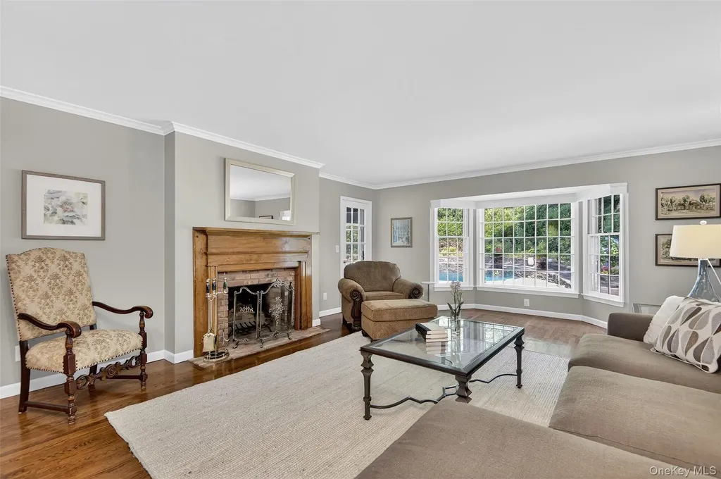 353 Split Rock Road Syosset NY 11791
