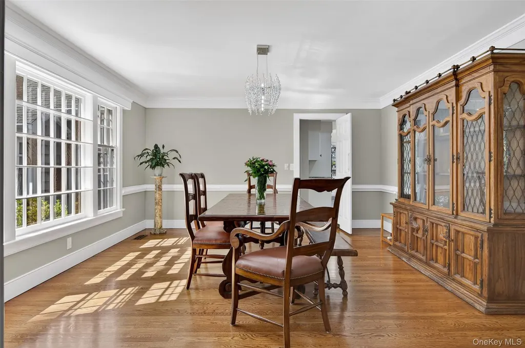 353 Split Rock Road Syosset NY 11791