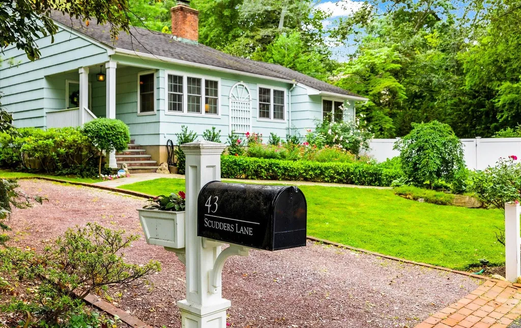 43 Scudders Lane Glen Head NY 11545