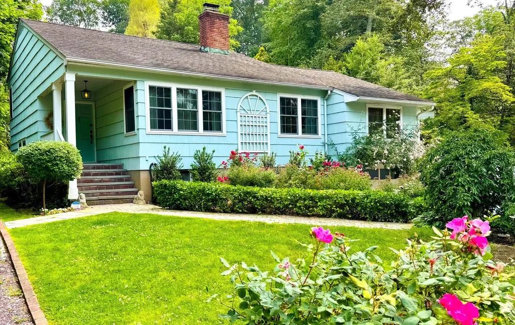 43 Scudders Lane Glen Head NY 11545