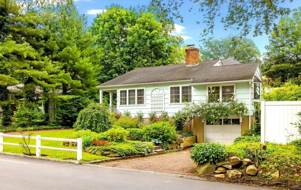 43 Scudders Lane Glen Head NY 11545