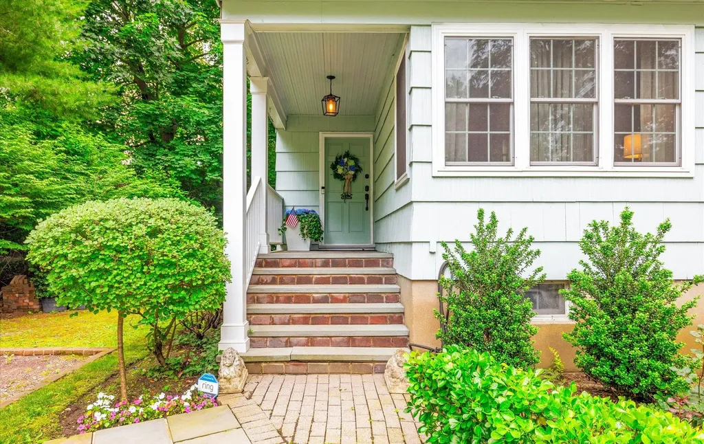 43 Scudders Lane Glen Head NY 11545