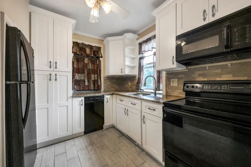 331 44th Street Lindenhurst NY 11757