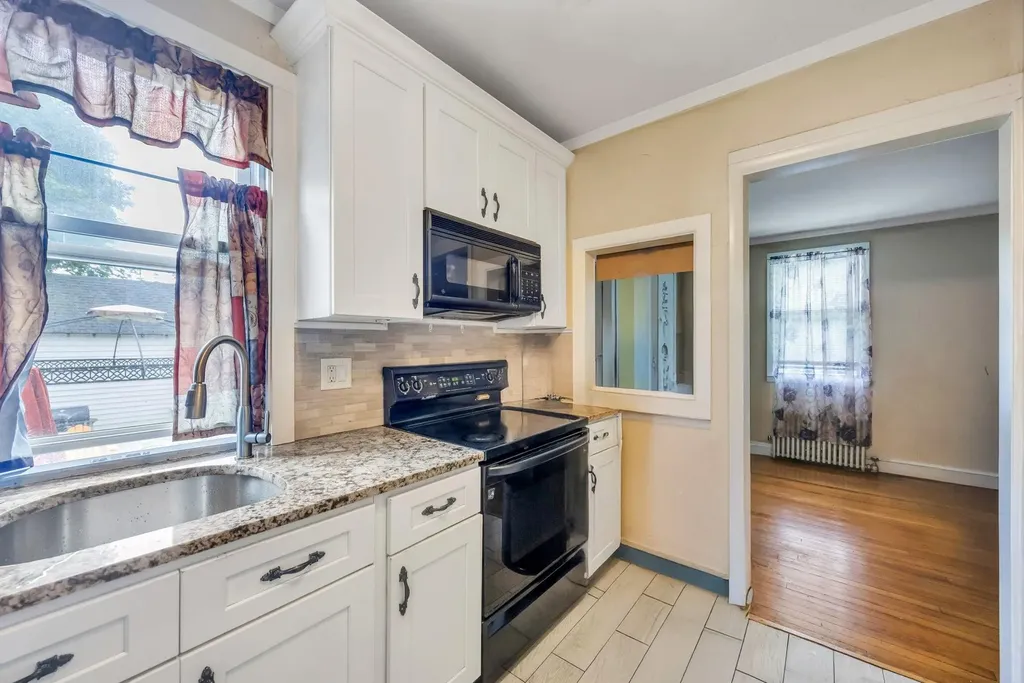 331 44th Street Lindenhurst NY 11757