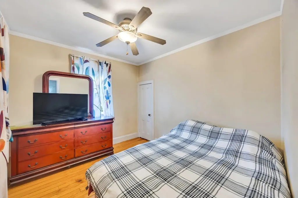 331 44th Street Lindenhurst NY 11757