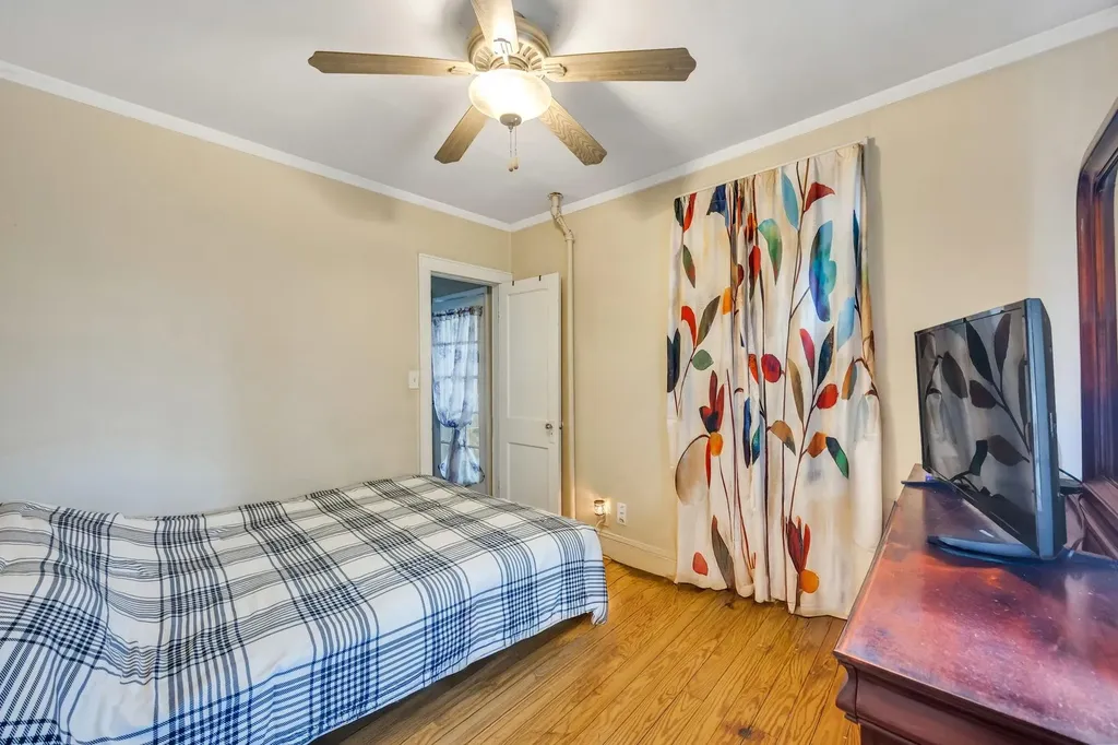 331 44th Street Lindenhurst NY 11757