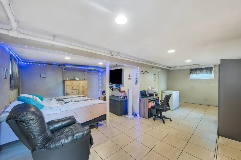 331 44th Street Lindenhurst NY 11757