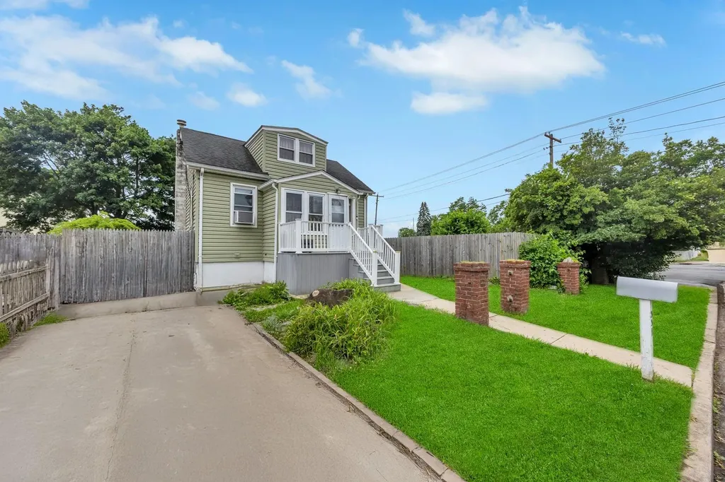 331 44th Street Lindenhurst NY 11757