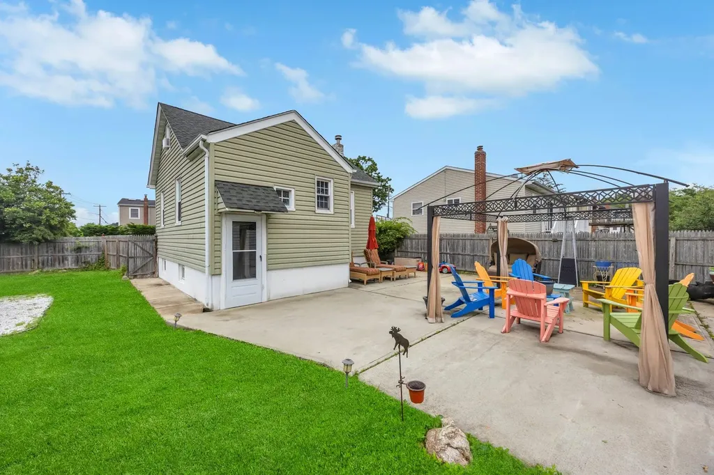 331 44th Street Lindenhurst NY 11757