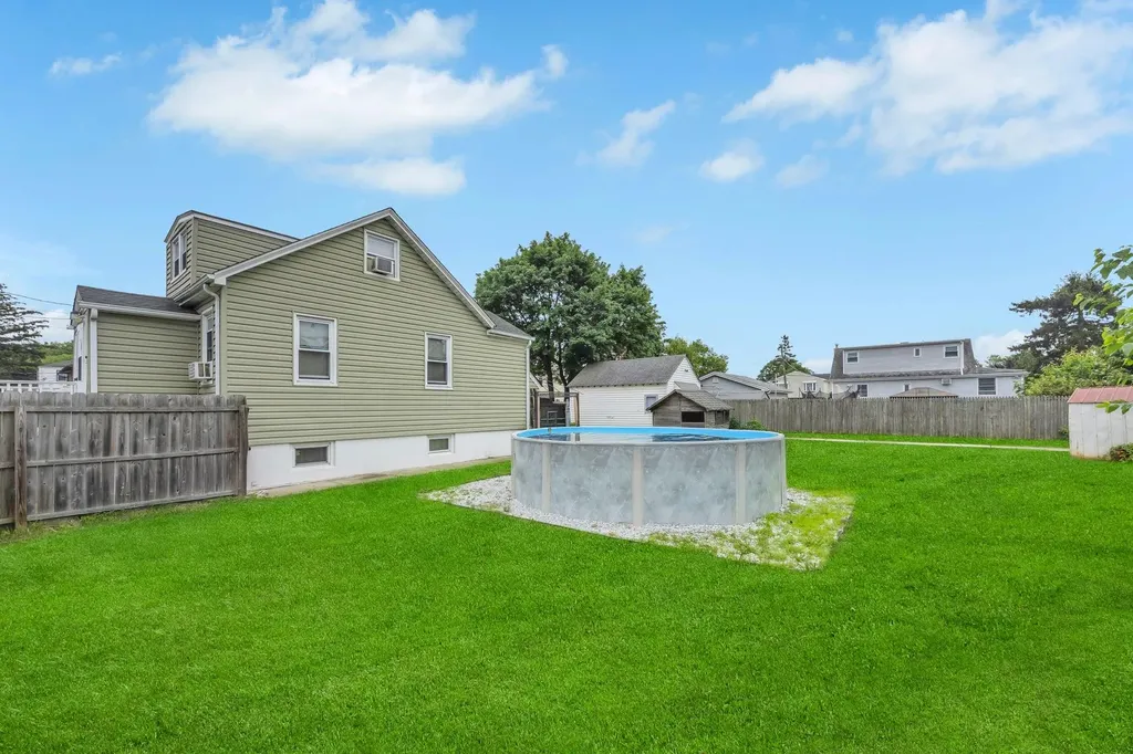 331 44th Street Lindenhurst NY 11757