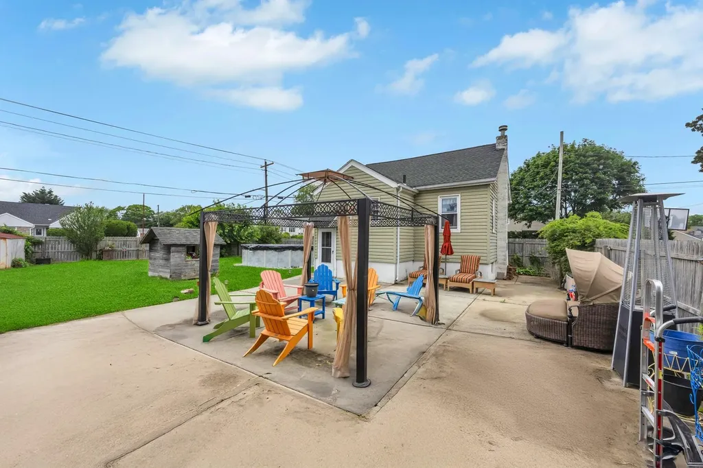 331 44th Street Lindenhurst NY 11757