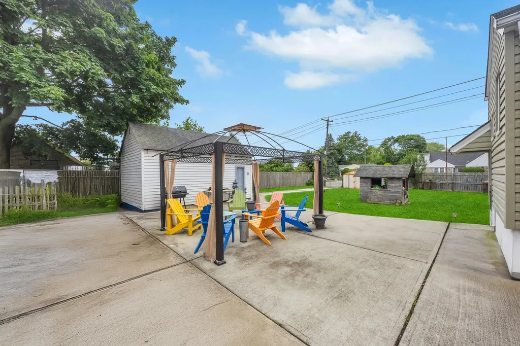 331 44th Street Lindenhurst NY 11757