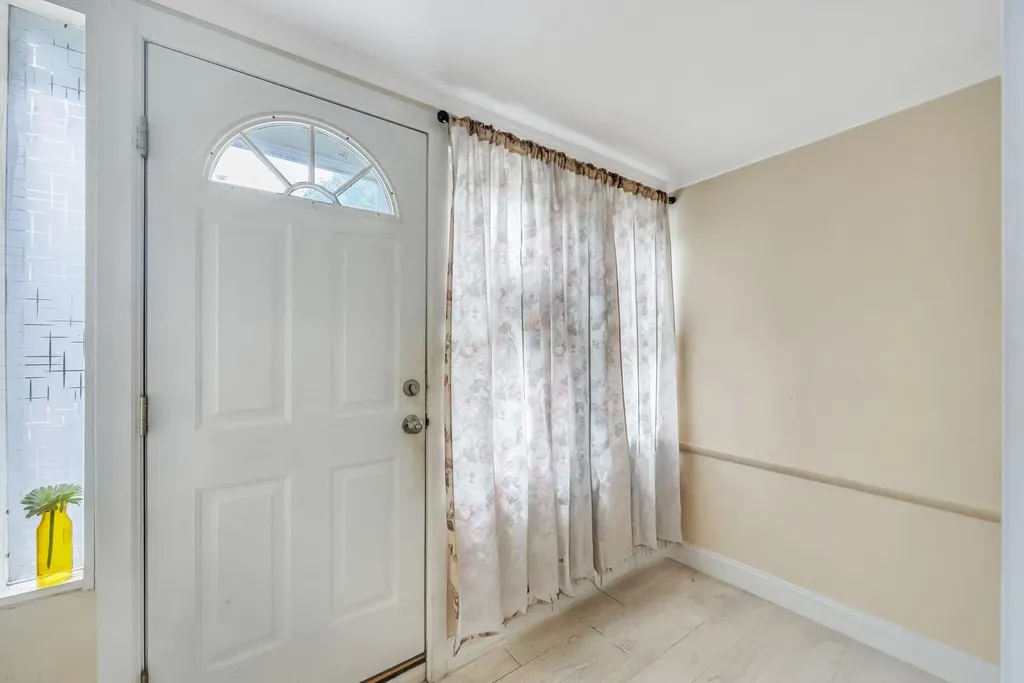 331 44th Street Lindenhurst NY 11757