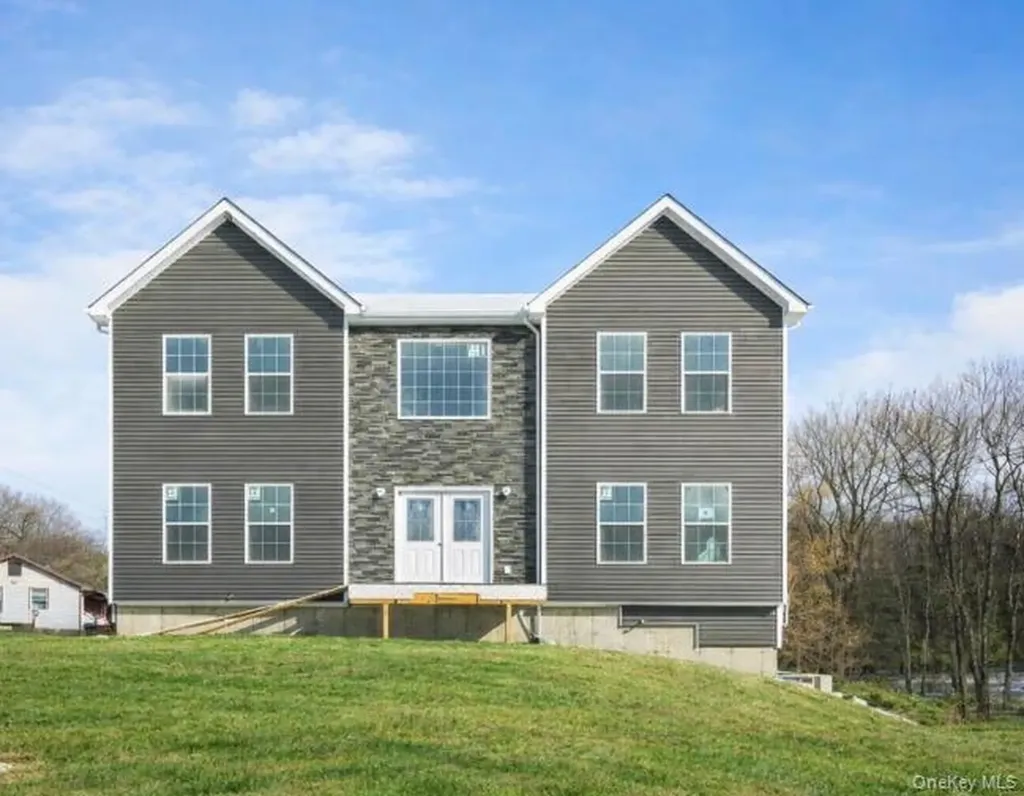 14 Vargas (AKA 70 Jessup Ln) Circle Stony Point NY 10980