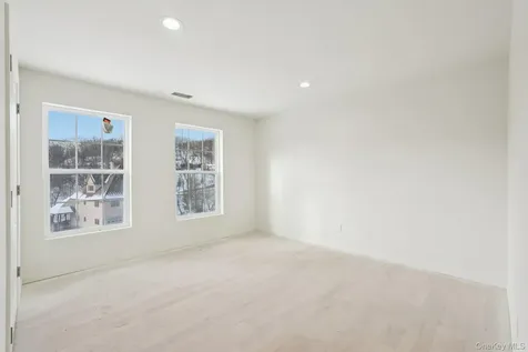 14 Vargas (AKA 70 Jessup Ln) Circle Stony Point NY 10980