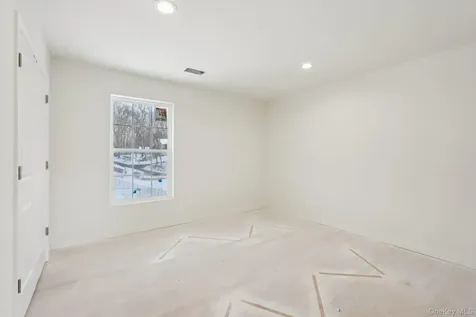 14 Vargas (AKA 70 Jessup Ln) Circle Stony Point NY 10980