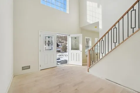 14 Vargas (AKA 70 Jessup Ln) Circle Stony Point NY 10980