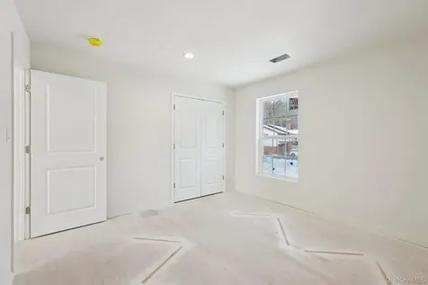 14 Vargas (AKA 70 Jessup Ln) Circle Stony Point NY 10980
