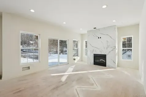 14 Vargas (AKA 70 Jessup Ln) Circle Stony Point NY 10980