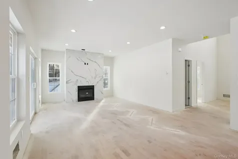 14 Vargas (AKA 70 Jessup Ln) Circle Stony Point NY 10980