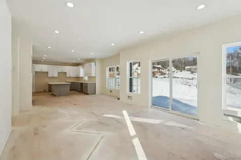 14 Vargas (AKA 70 Jessup Ln) Circle Stony Point NY 10980