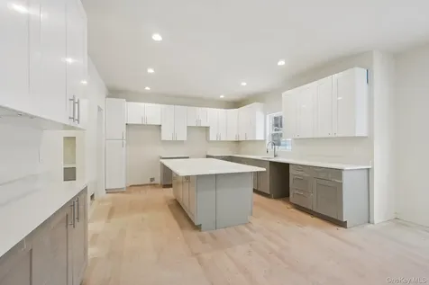 14 Vargas (AKA 70 Jessup Ln) Circle Stony Point NY 10980