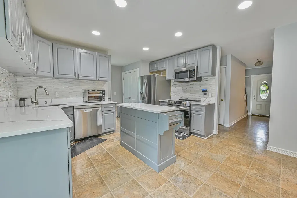204 Hawthorne Street Mastic NY 11950