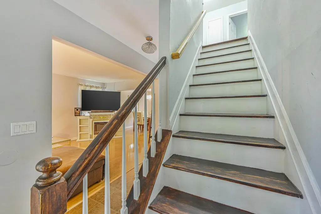 204 Hawthorne Street Mastic NY 11950