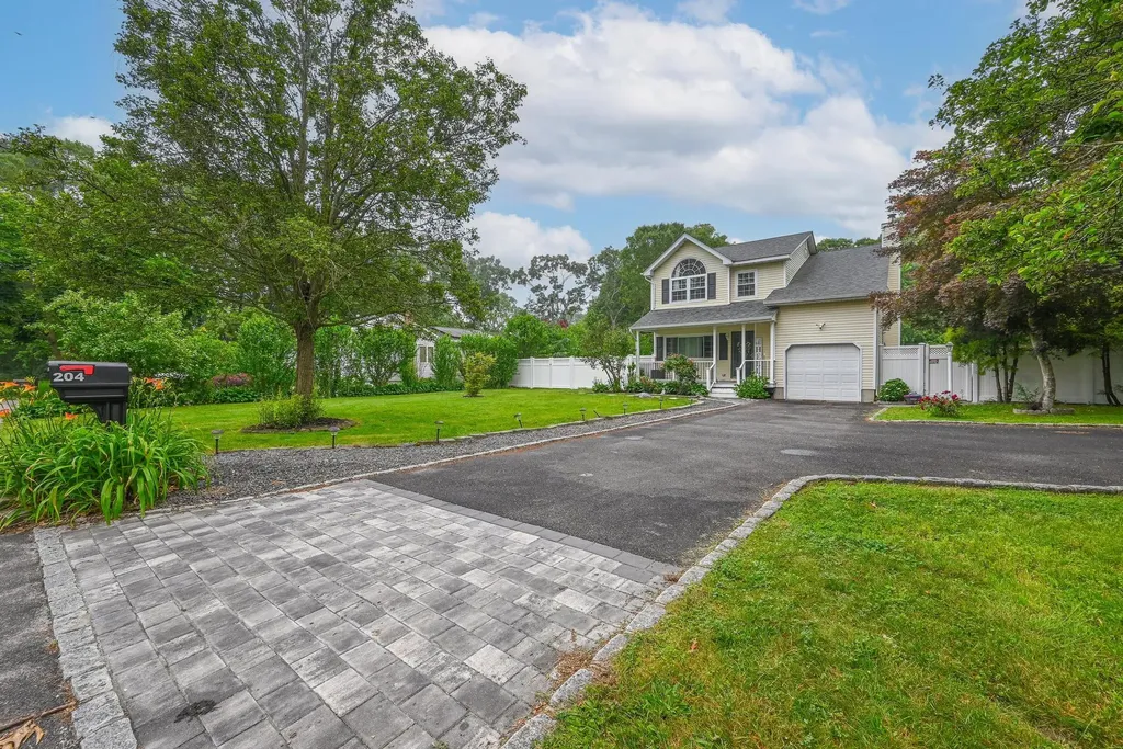 204 Hawthorne Street Mastic NY 11950