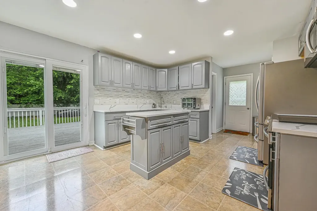 204 Hawthorne Street Mastic NY 11950