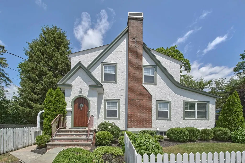 32 Brookdale Avenue White Plains NY 10603