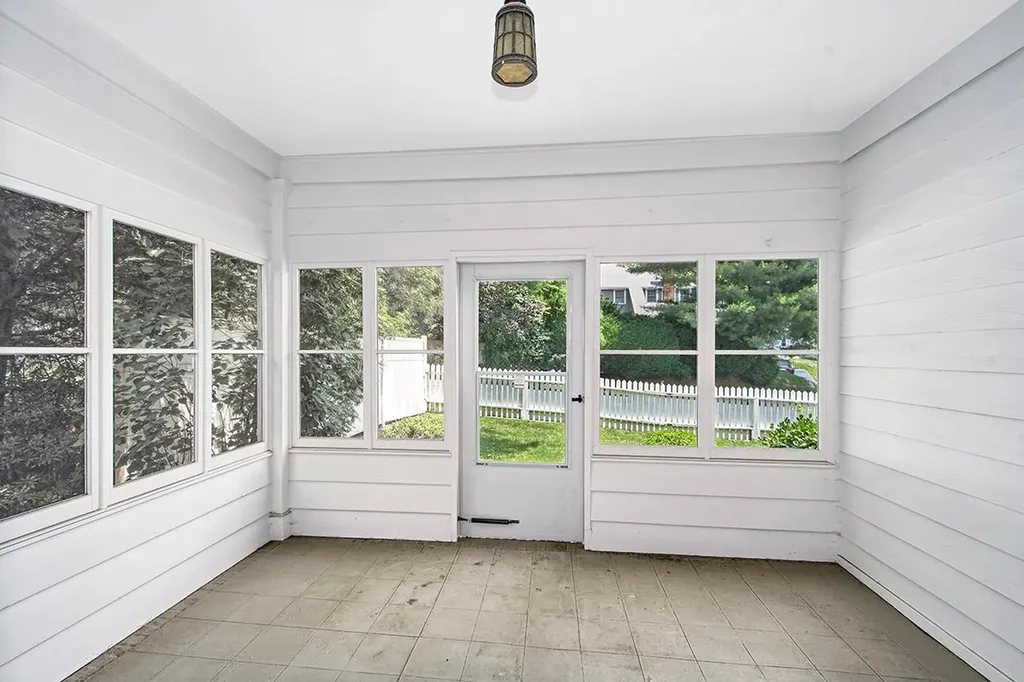 32 Brookdale Avenue White Plains NY 10603