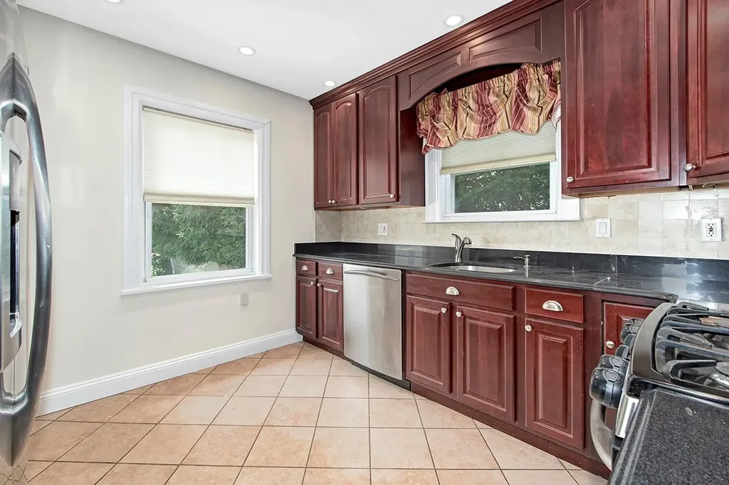 32 Brookdale Avenue White Plains NY 10603