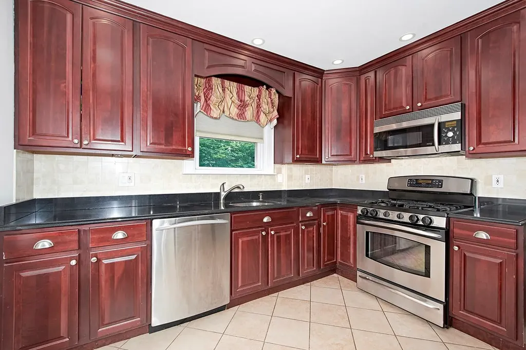 32 Brookdale Avenue White Plains NY 10603