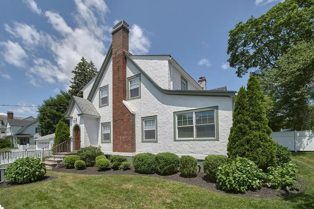 32 Brookdale Avenue White Plains NY 10603