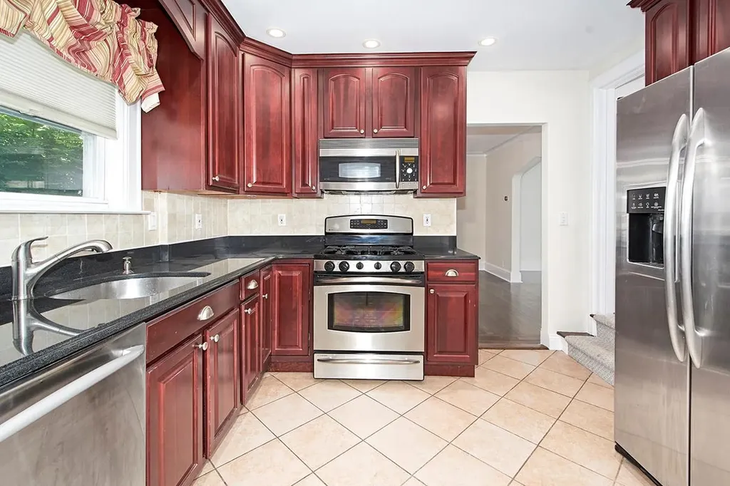 32 Brookdale Avenue White Plains NY 10603