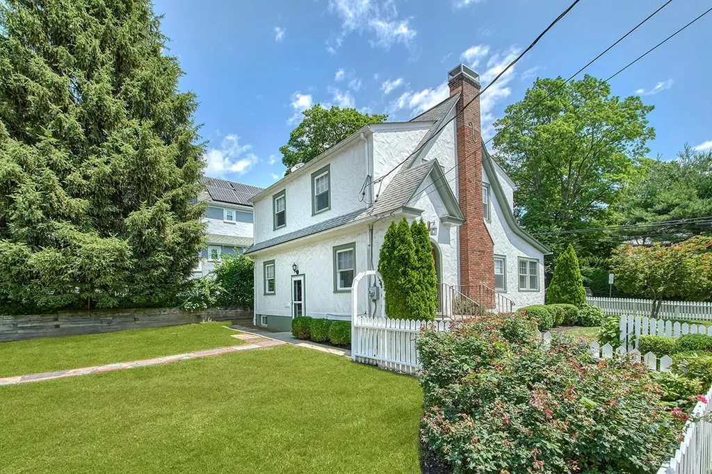 32 Brookdale Avenue White Plains NY 10603