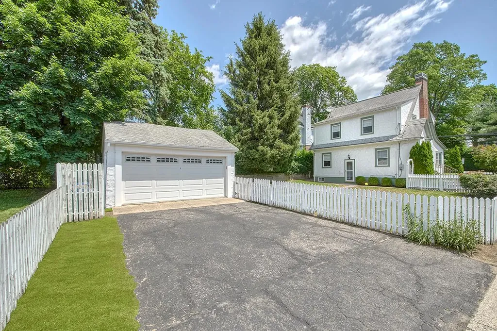 32 Brookdale Avenue White Plains NY 10603