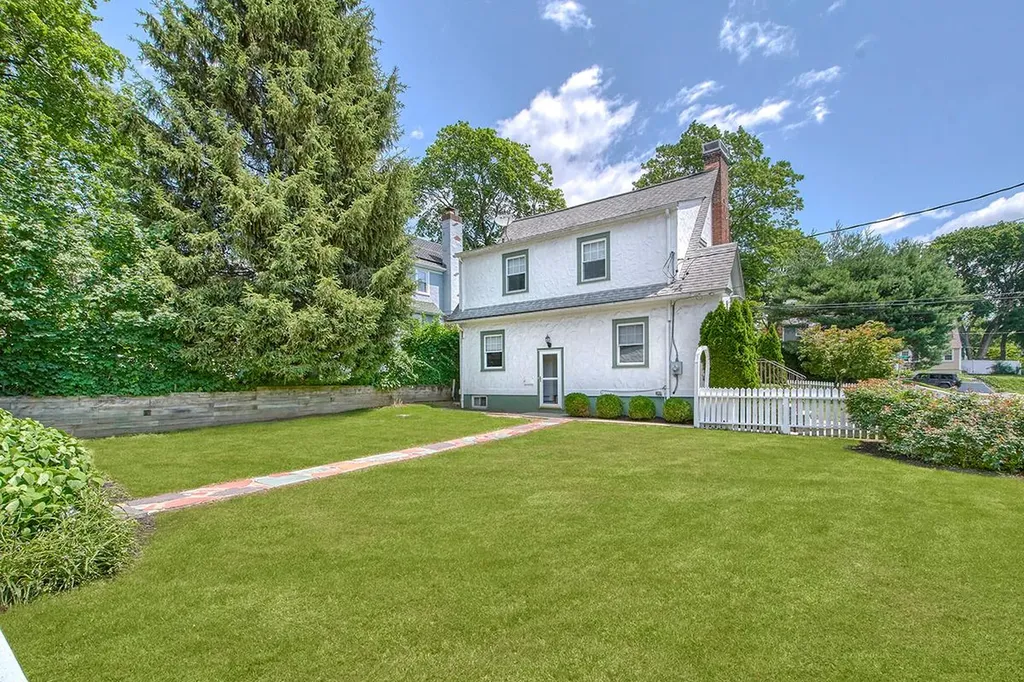 32 Brookdale Avenue White Plains NY 10603