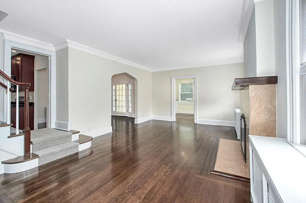 32 Brookdale Avenue White Plains NY 10603