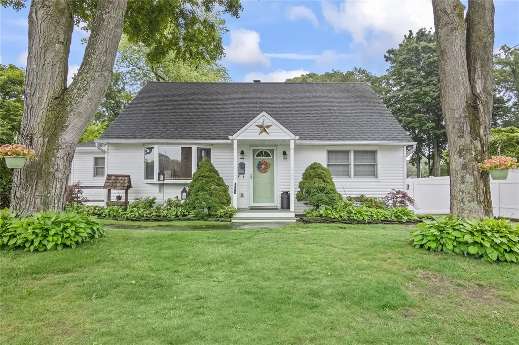 138 Dawn Drive Centereach NY 11720